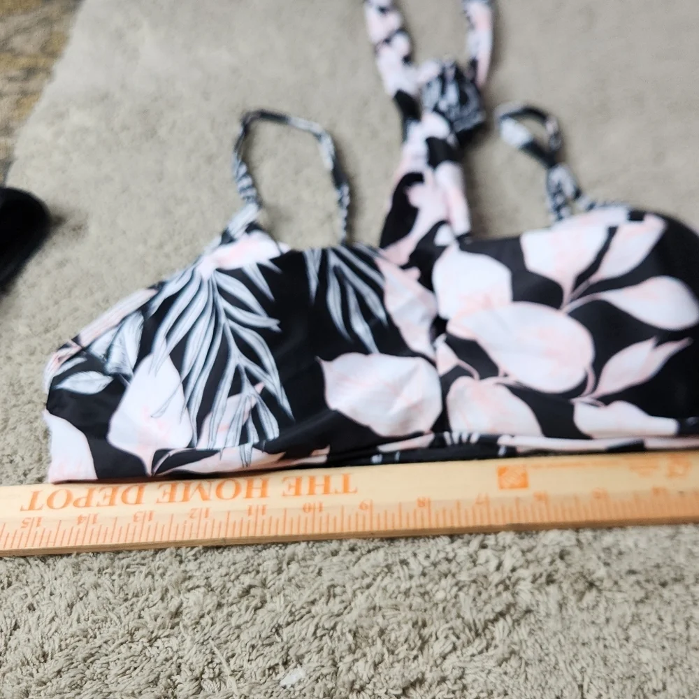Women's Bikini Set With Black Bottoms & A Black/Pink Floral Swim Top - L